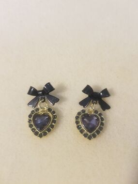 Handcrafted NWT Black Bow Black Heart Drop Earrings w/ Gold Accents.